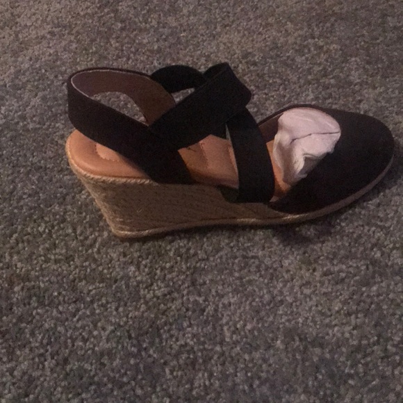 Bundle: 3 Pair of Size 7 Wedges. - Picture 5 of 5